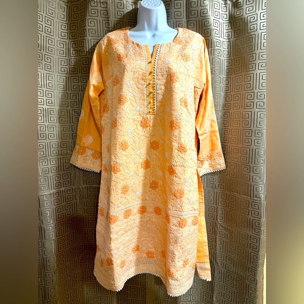New Chikankari Embroidered Kurta M-L